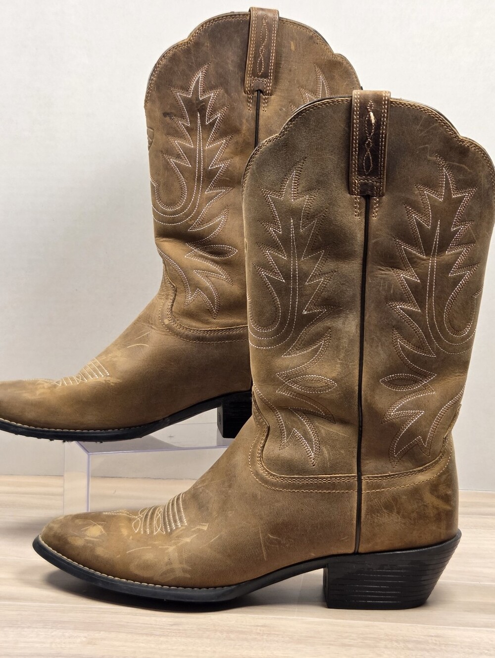 Womens Ariat Heritage R Toe Western Boot Distressed Brown Leather Size 9.5B
